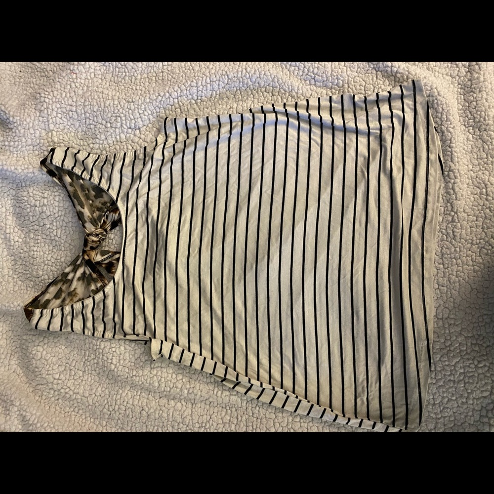 Tank top with leopard bow